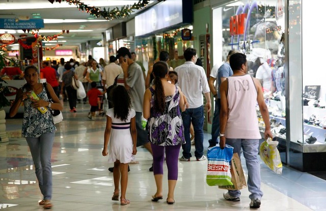 02-05-23_15-19-11_dcomercio-consumidor-shopping-natal-foto-paulopampolin.jpg