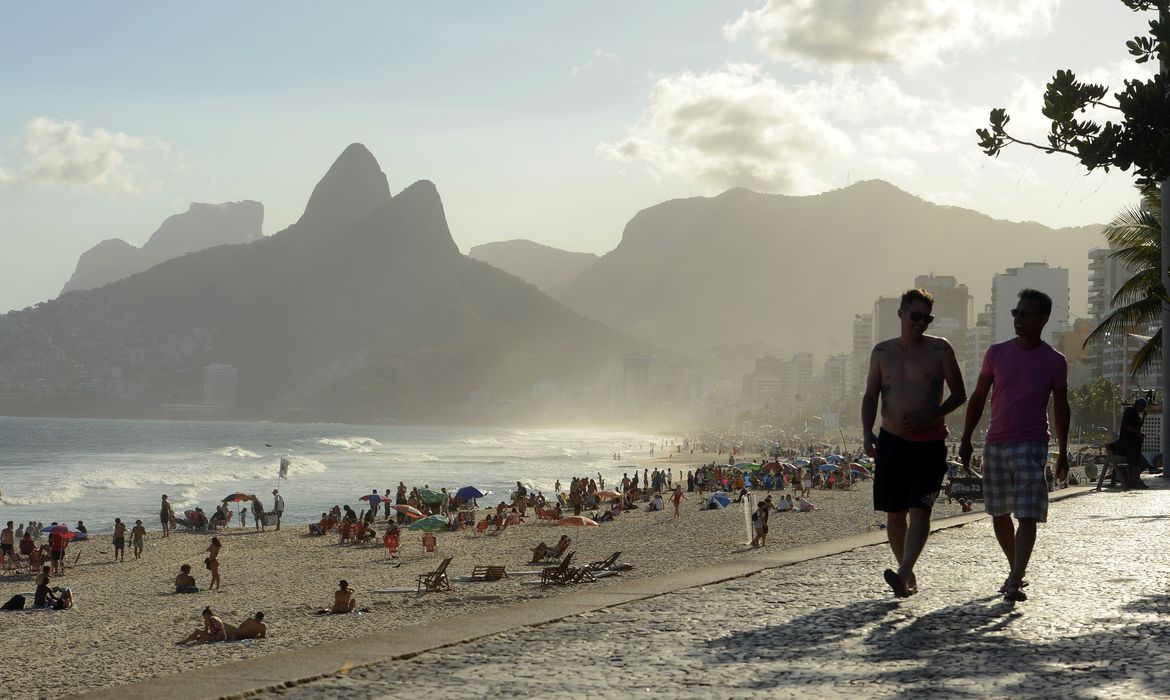 19-09-22_08-14-39_frio_praia_ipanema_rio_de_janeiro_tmazs_abr_20220901_0644.jpg